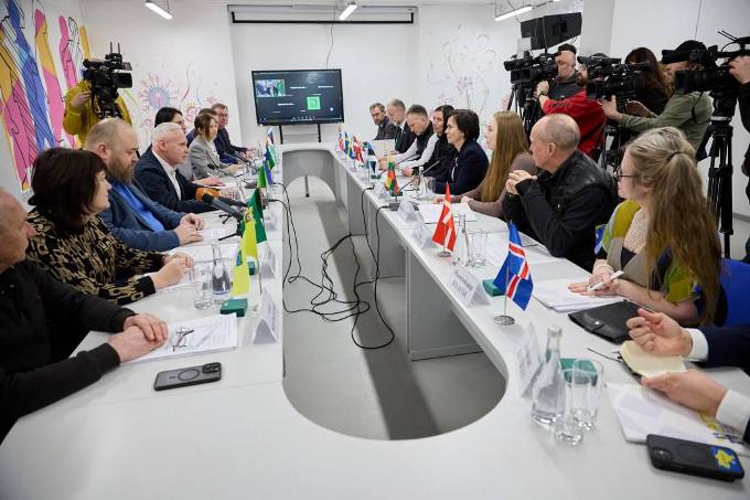 Посли NB8 відвідали Харків єдиною делегацією